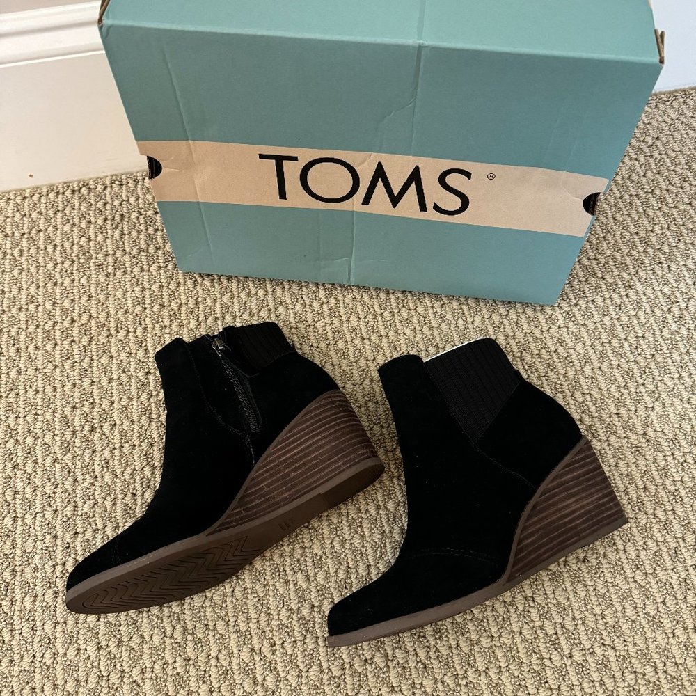 Tom’s Sadie Black Suede Ankle Boots 7